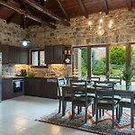 Mainalis Villa *
