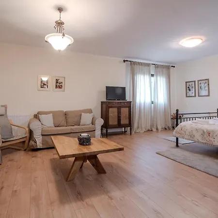 Mainalis Villa *