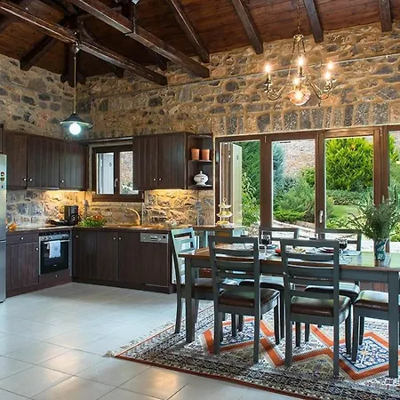 Mainalis Villa *